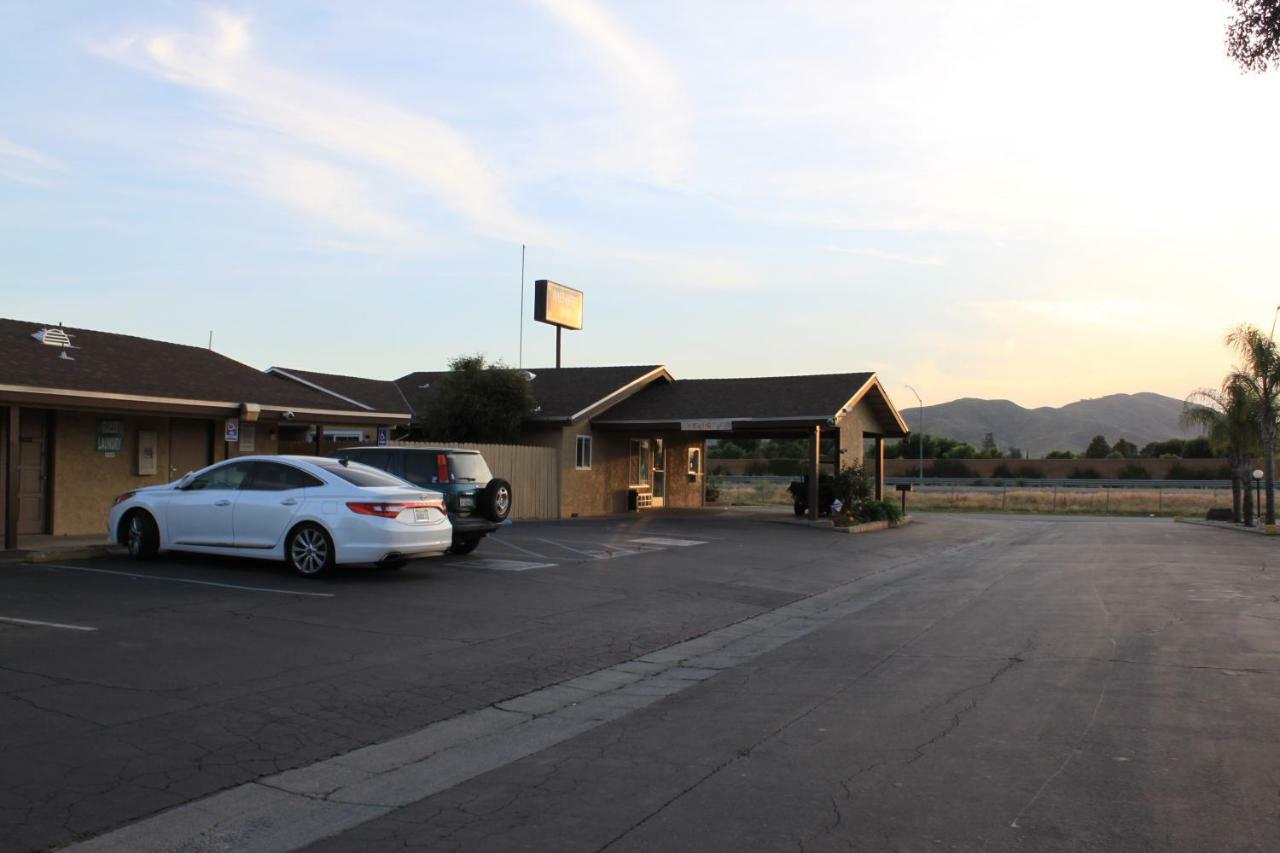 Menifee Inn Exteriör bild